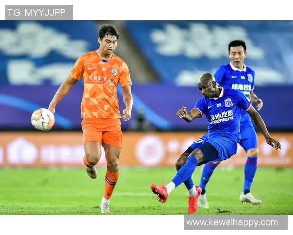 鲁能与恒大球迷激情对决精彩瞬间回顾视频分享