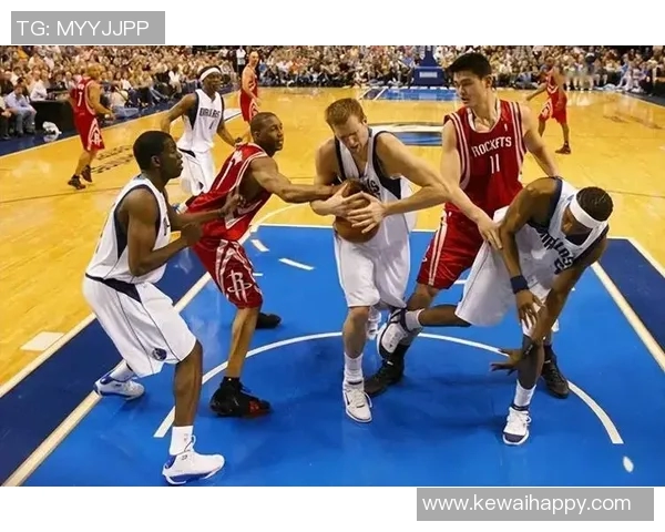 2002年火箭队与小牛队对决姚明的精彩表现与篮球传奇的诞生